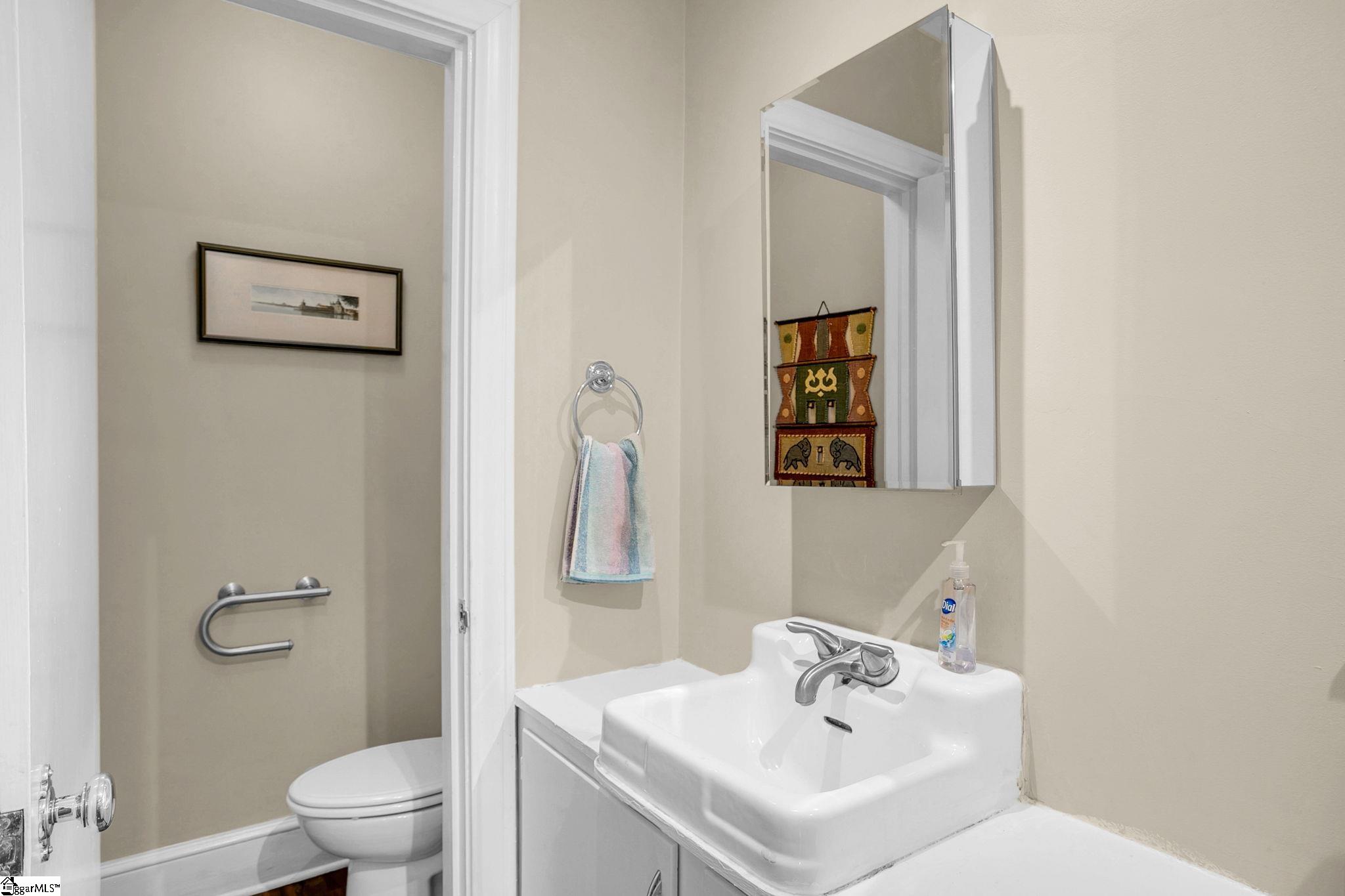 303 North Avenue Greer, SC 29650 - Photo 17 of 50