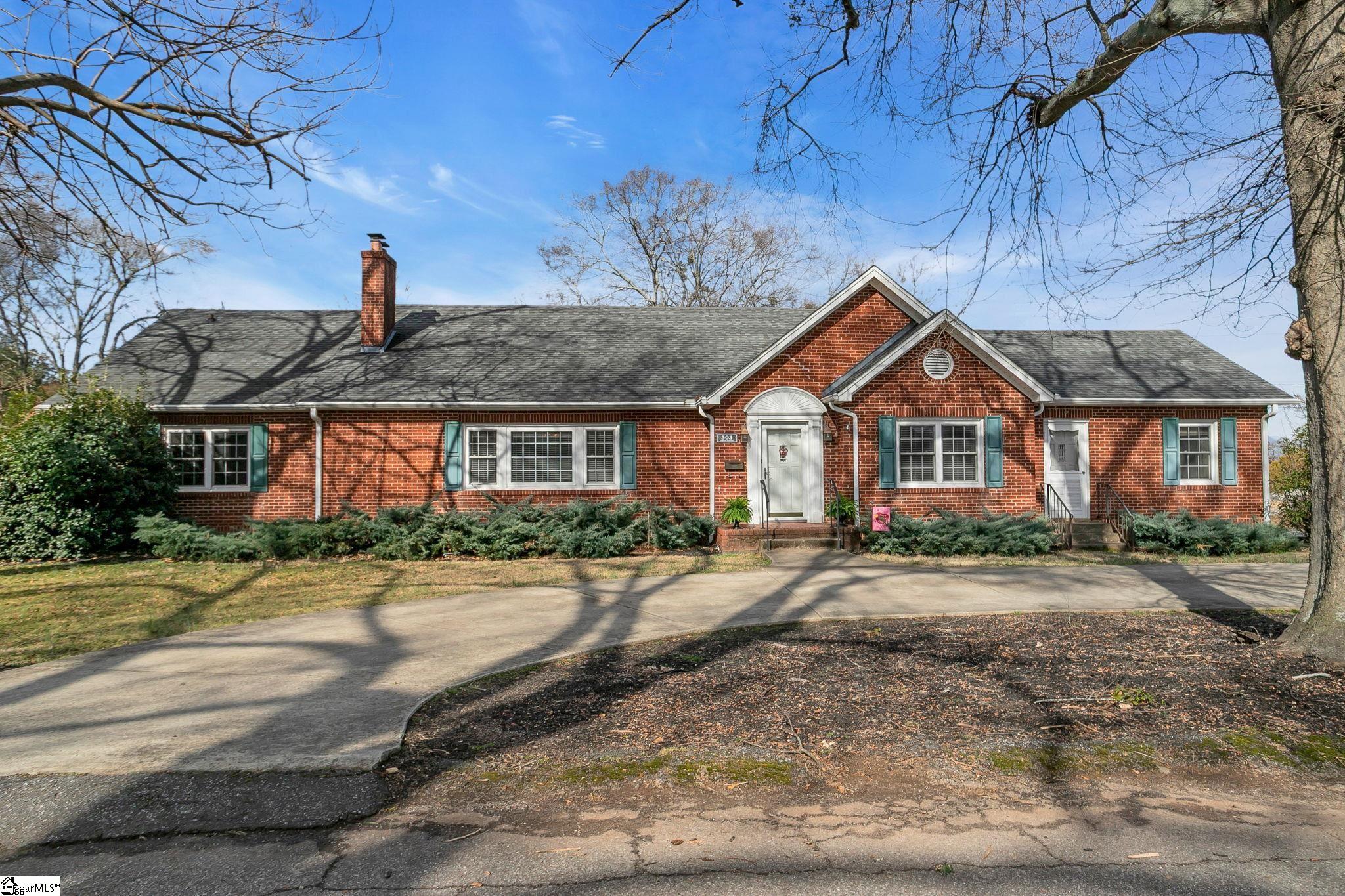 303 North Avenue Greer, SC 29650 - Photo 4 of 50