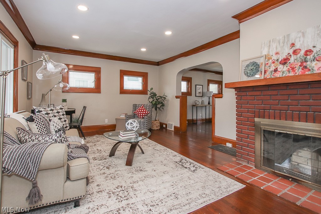 2232 Barrington Road Cleveland, OH 44118 - Photo 3 of 35