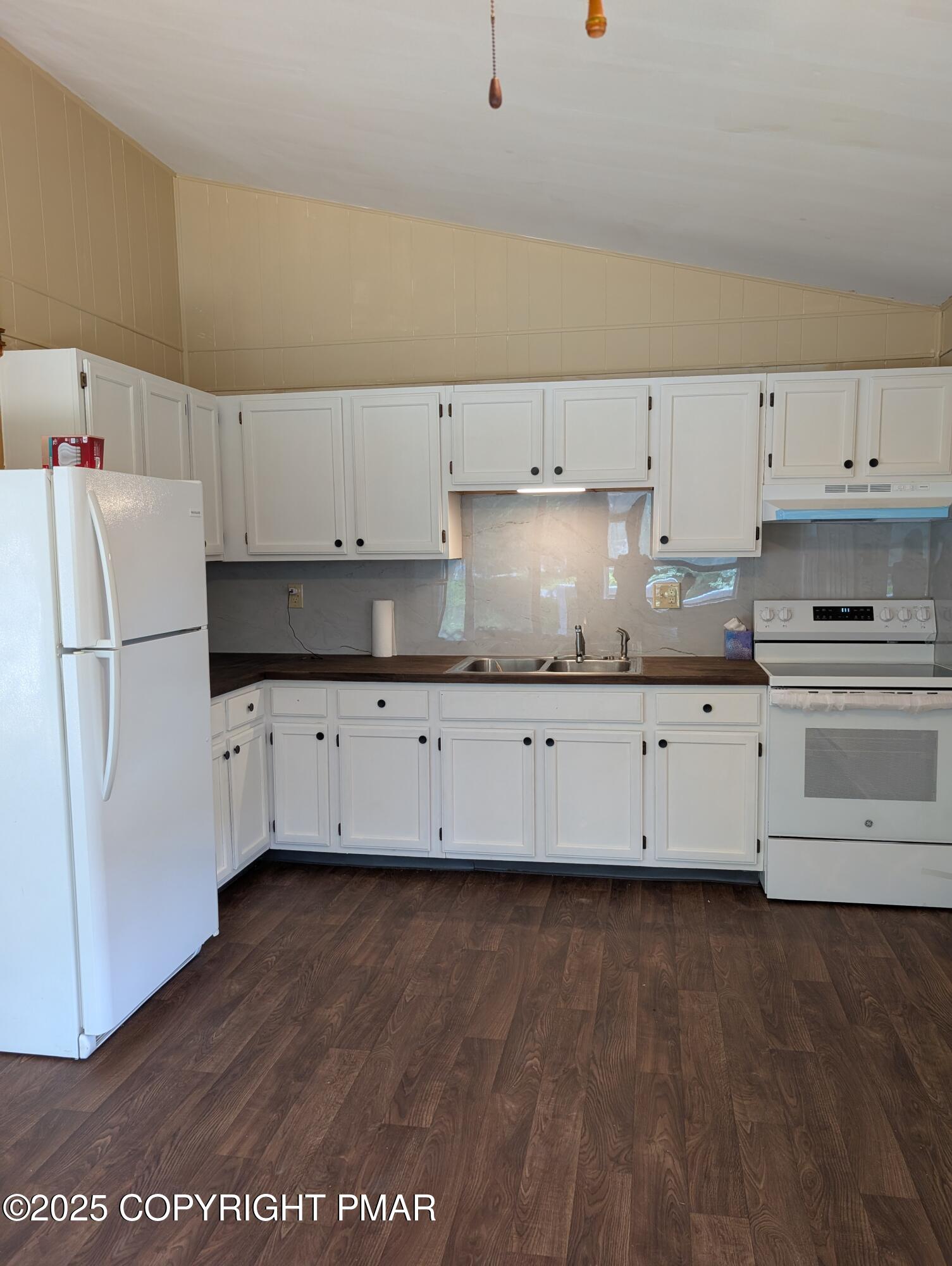 1209 Shadblow Road Pocono Summit, PA 18346 - Photo 5 of 28 1000010625