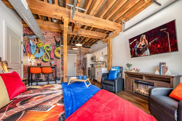 $2,200 | 610 21st Avenue North, Unit 108, Nashville, TN 37203