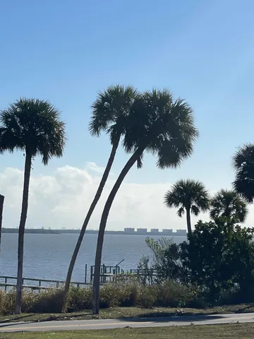 $1,600,000 | 7901 South Indian River Drive, Fort Pierce, FL 34982