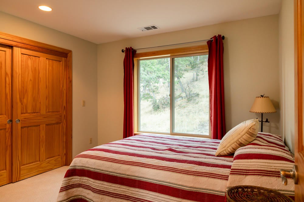 6818 Cooper's Hawk Road Klamath Falls, OR 97601 - Photo 32 of 43 6818CoopersHawkRd.-33