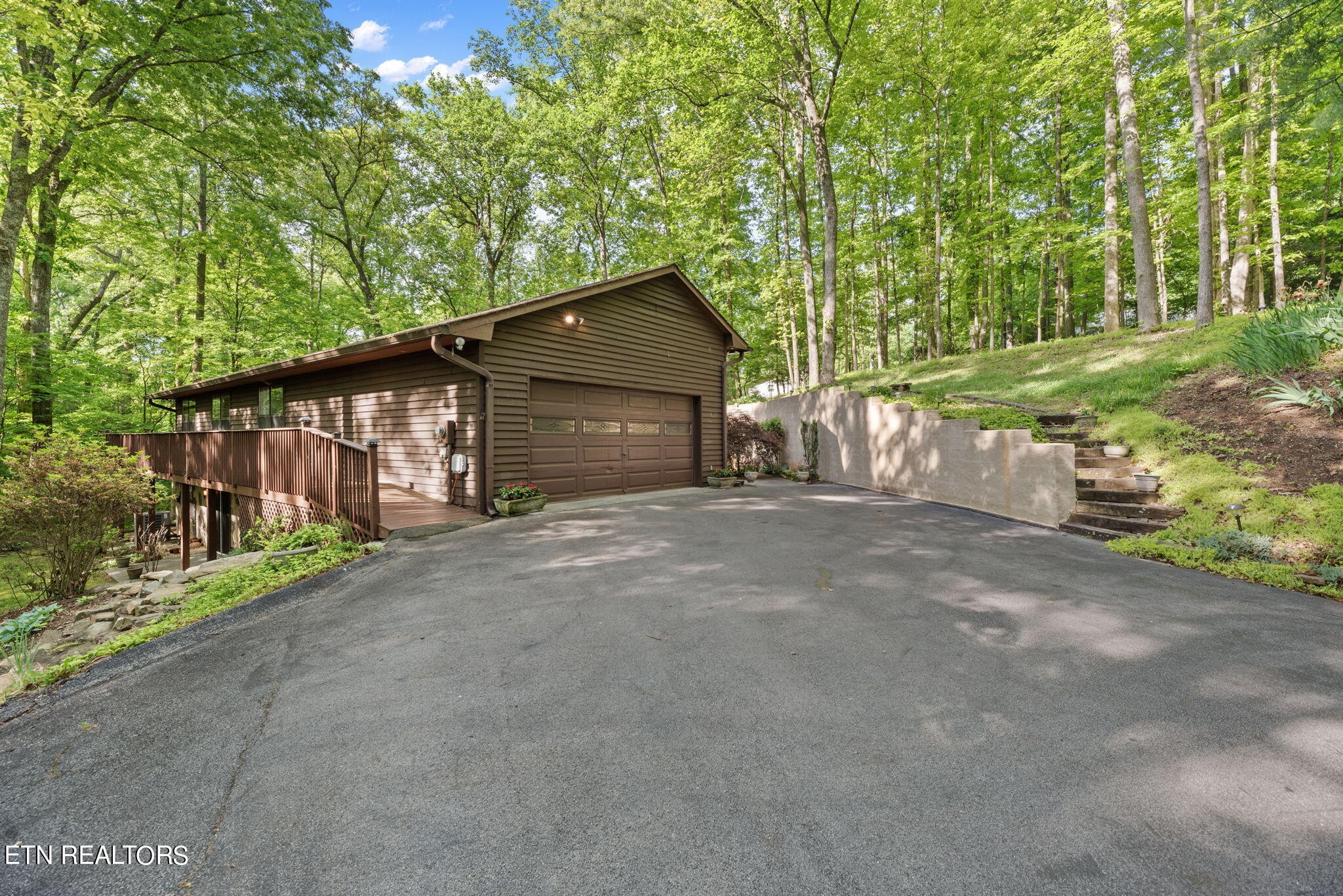 131 Amanda Drive Oak Ridge, TN 37830 - Photo 2 of 39 Gallery Image 2