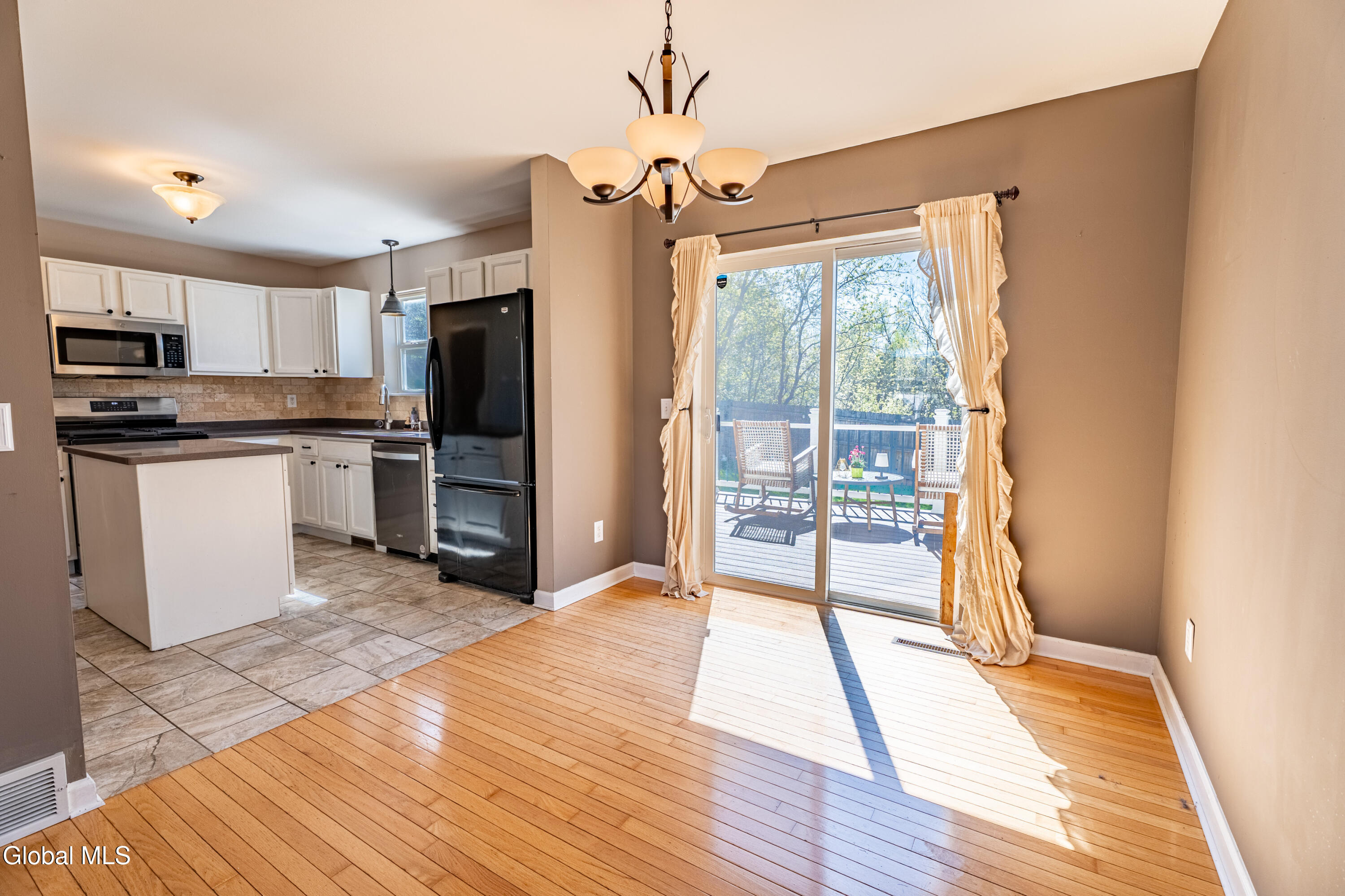 6 Cobblestone Lane Troy, NY 12180 - Photo 11 of 39 Dining Room