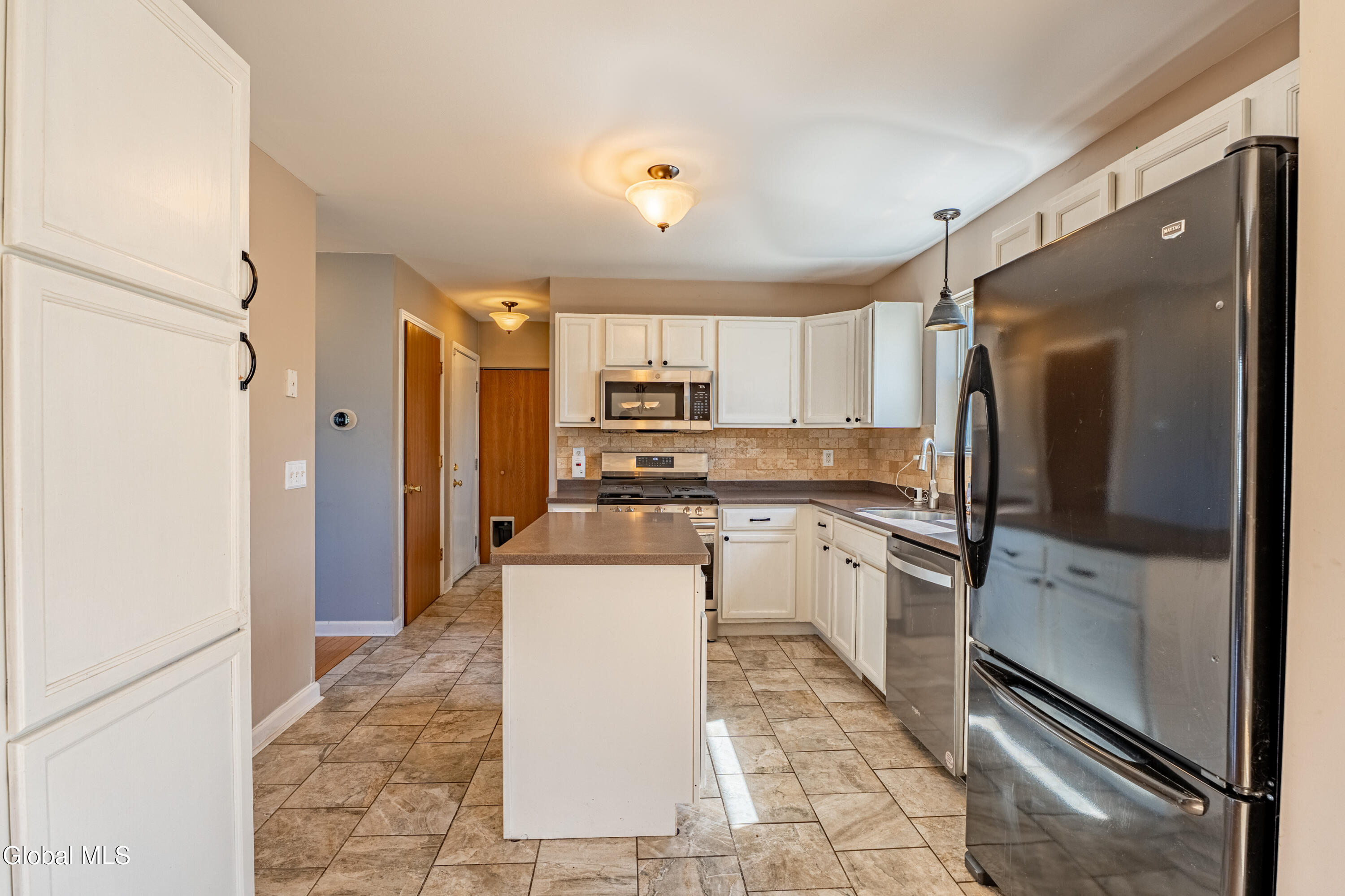 6 Cobblestone Lane Troy, NY 12180 - Photo 12 of 39 Kitchen