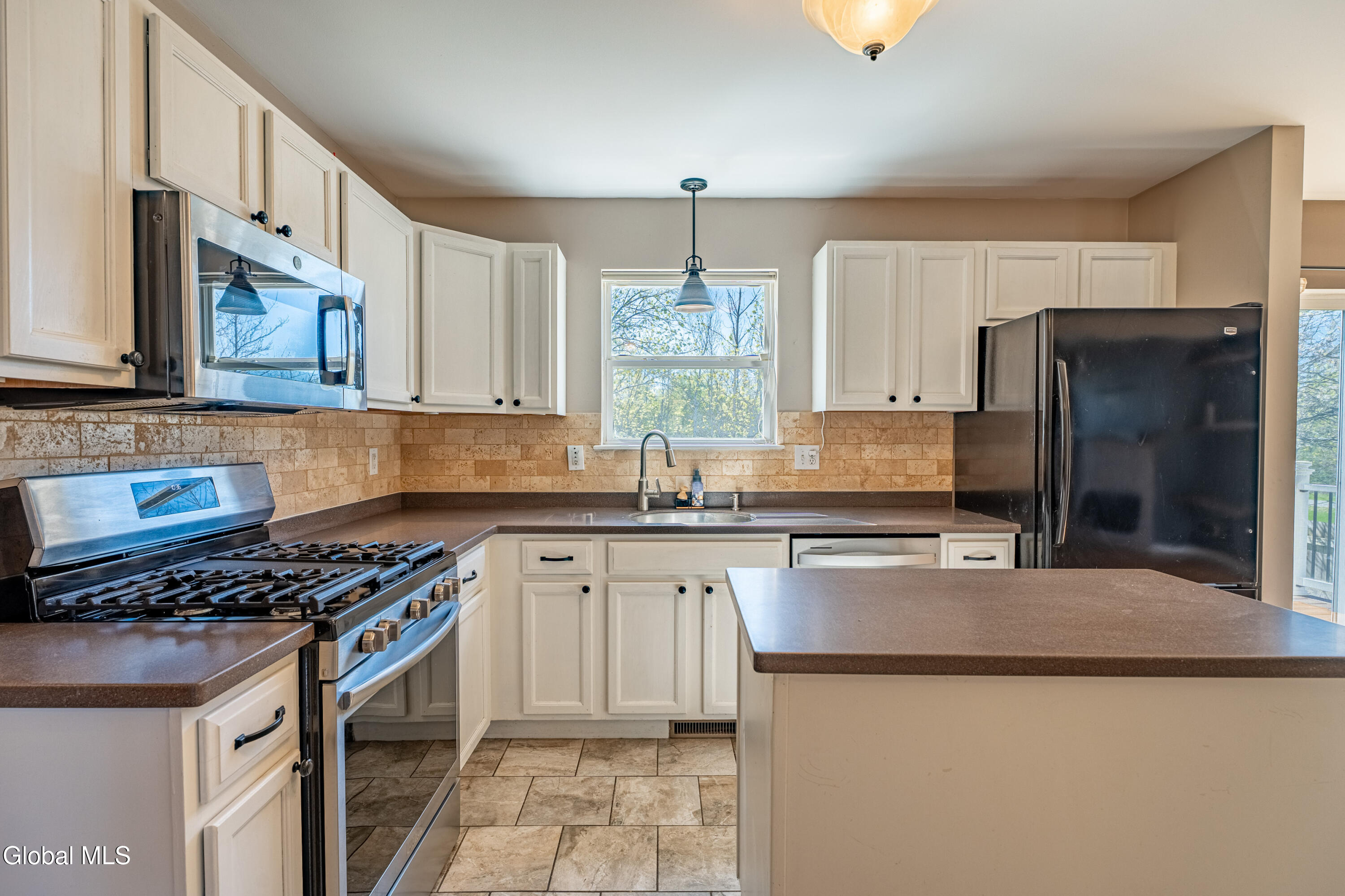 6 Cobblestone Lane Troy, NY 12180 - Photo 13 of 39 Kitchen