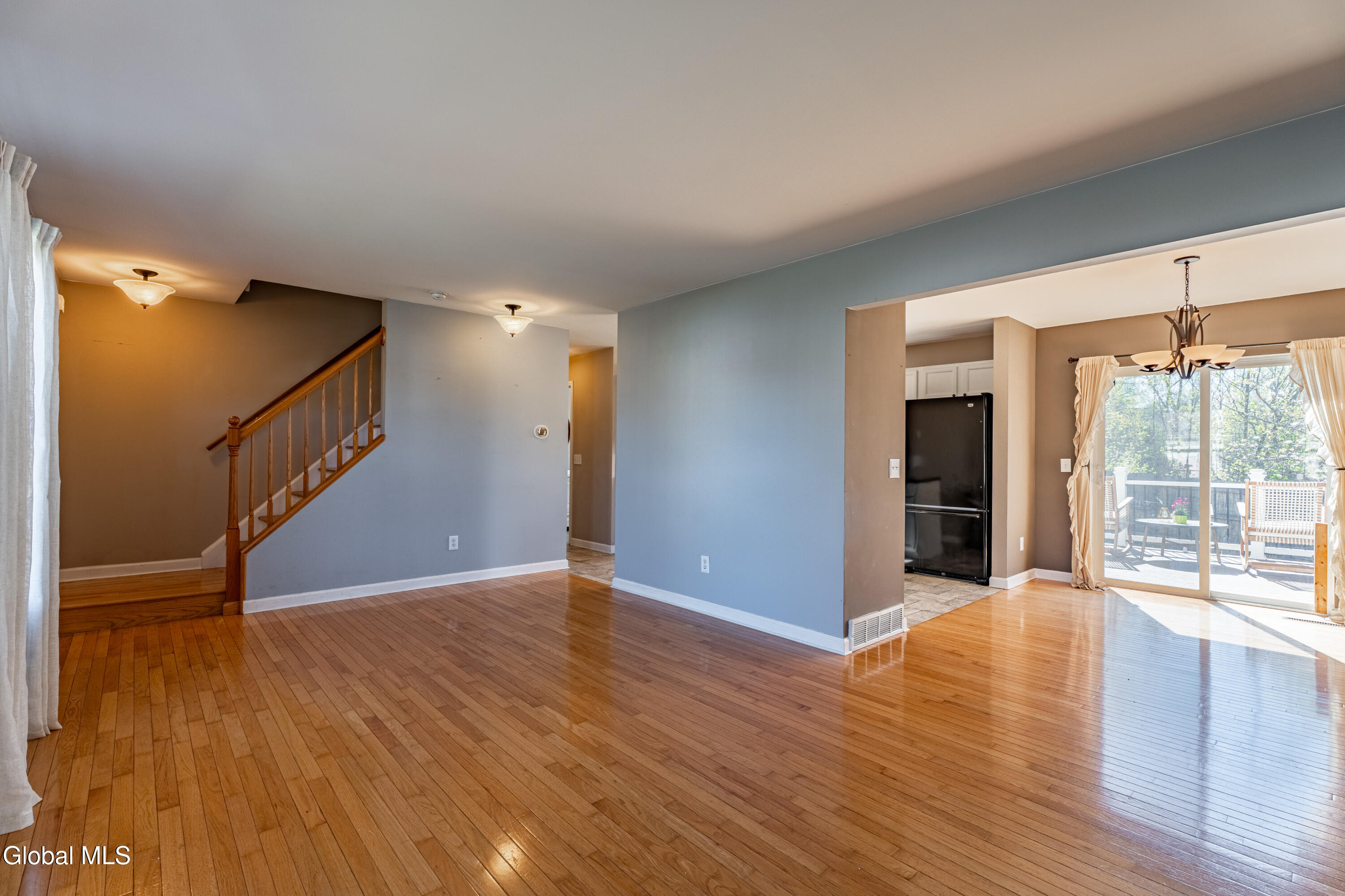 6 Cobblestone Lane Troy, NY 12180 - Photo 8 of 39 Living Room