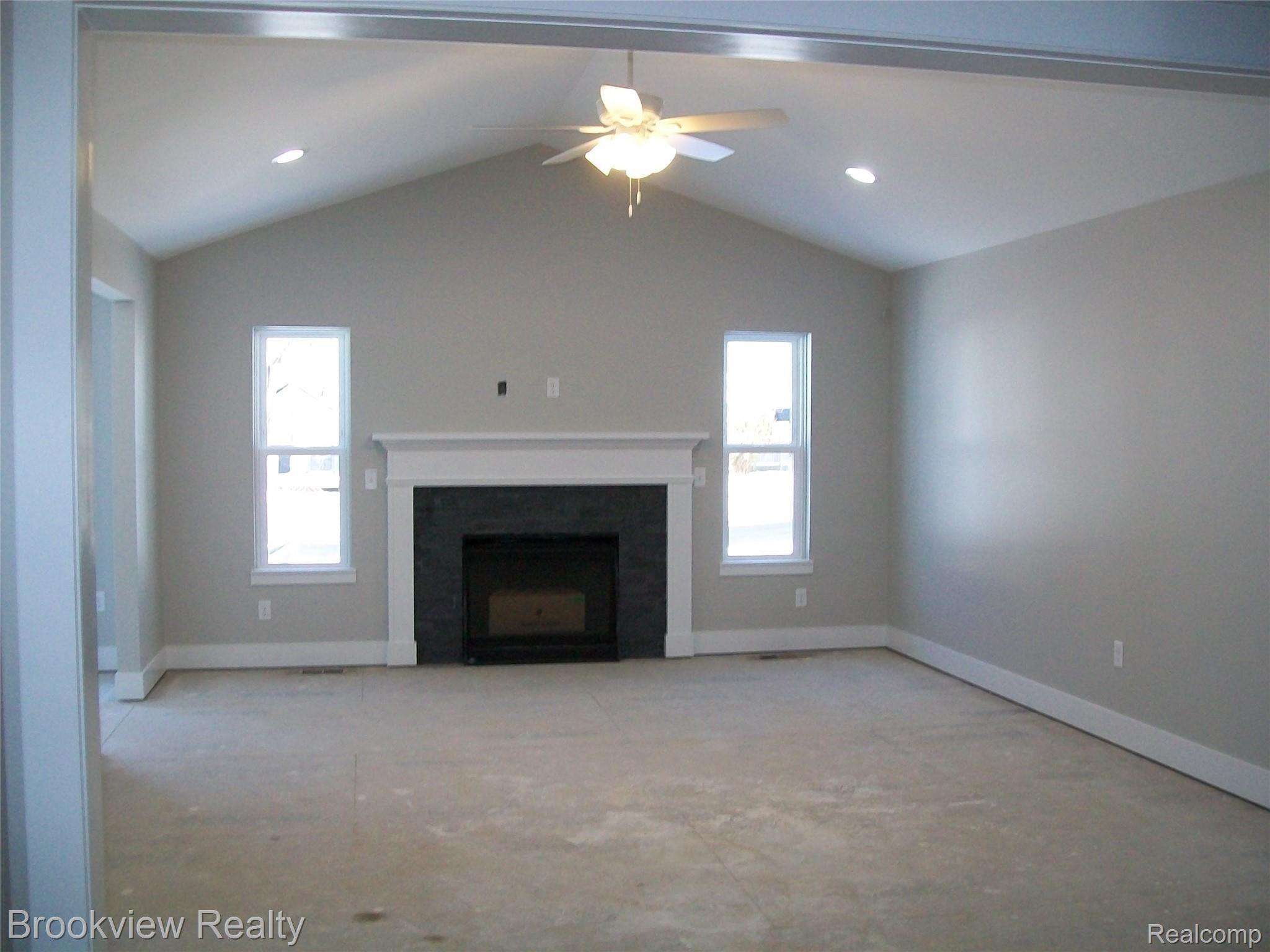 2970 Longview Avenue Rochester, MI 48307 - Photo 4 of 28 100_1043.JPG