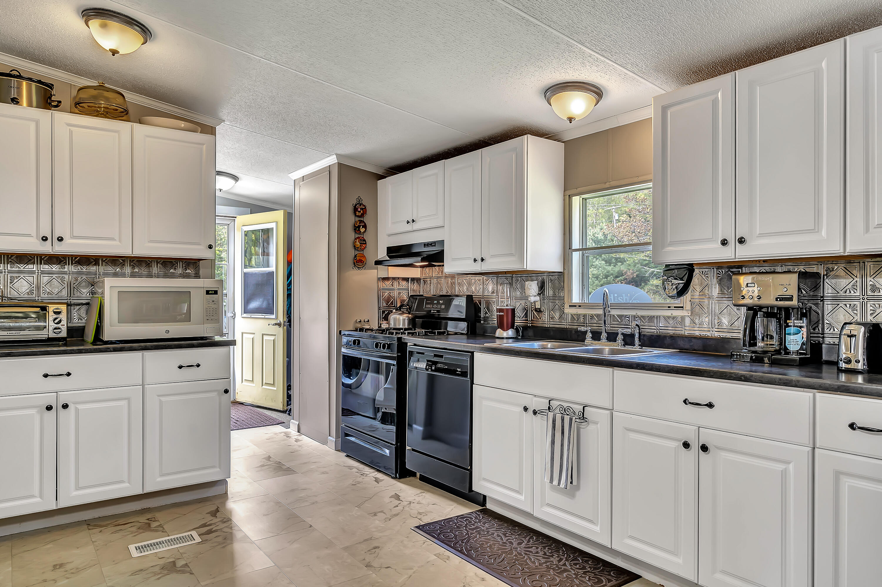Eat in kitchen