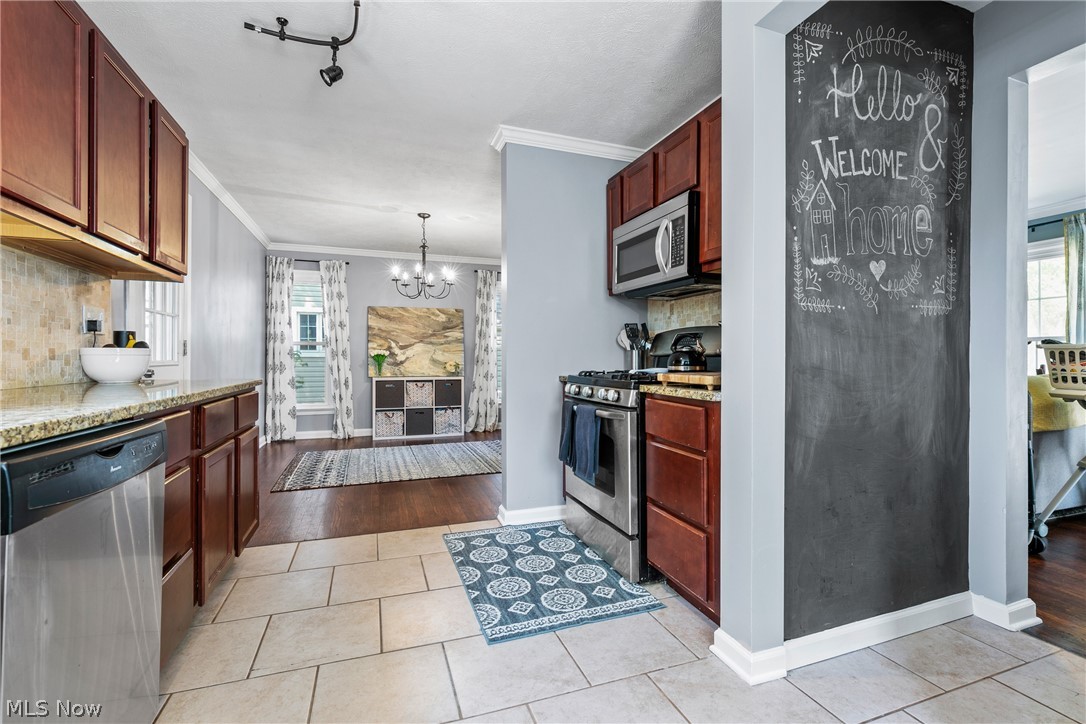 1224 Winston Road Cleveland, OH 44121 - Photo 15 of 35