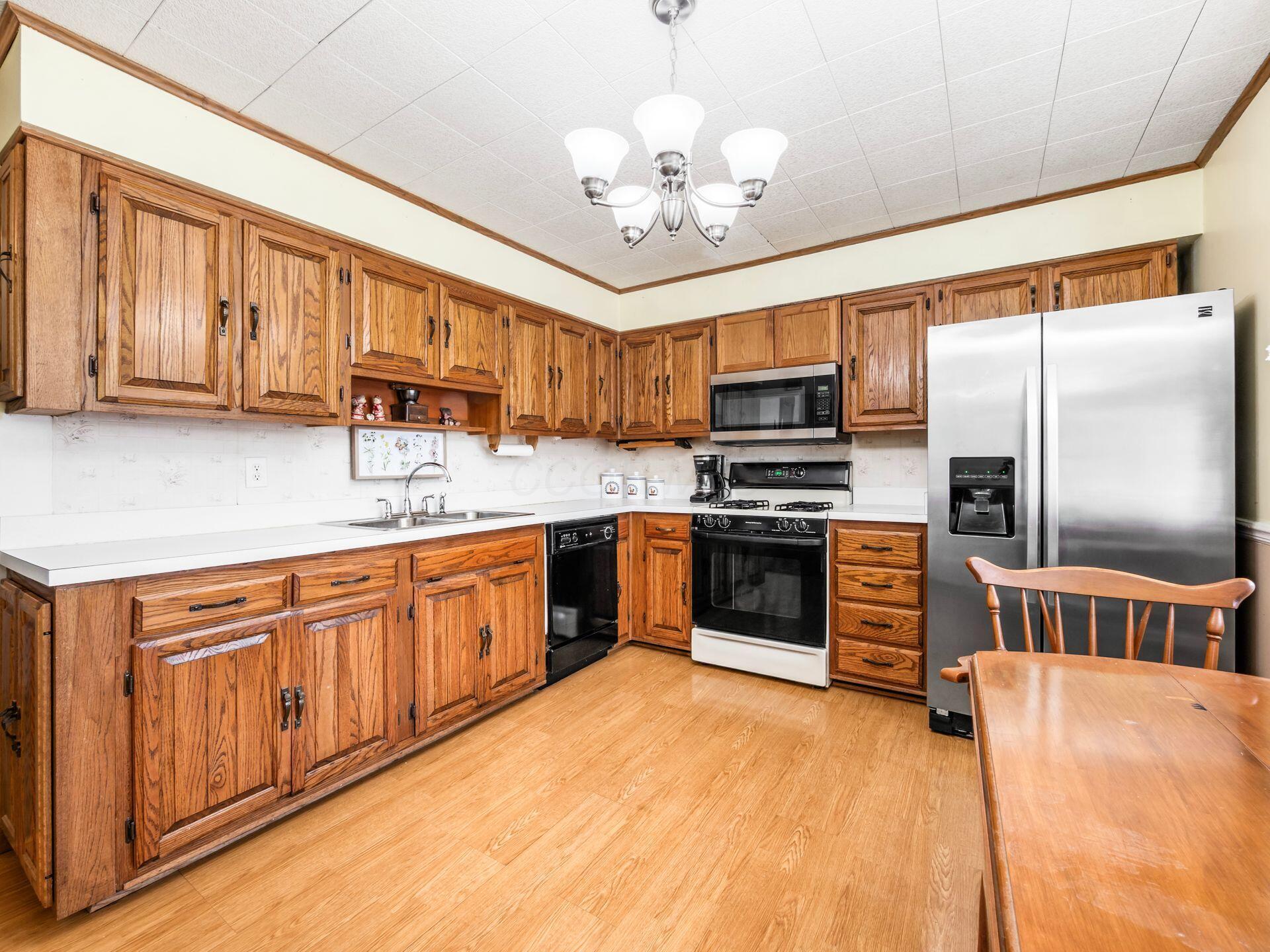 6464 Karl Road Columbus, OH 43229 - Photo 11 of 43 012_569ed3_N 6464 Karl Rd 093