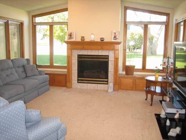 5702 Appomattox Road Davenport, IA 52806 - Photo 2 of 9 Gallery Image 2