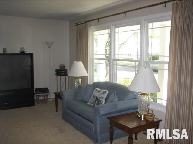 5702 Appomattox Road Davenport, IA 52806 - Photo 3 of 9 Gallery Image 3