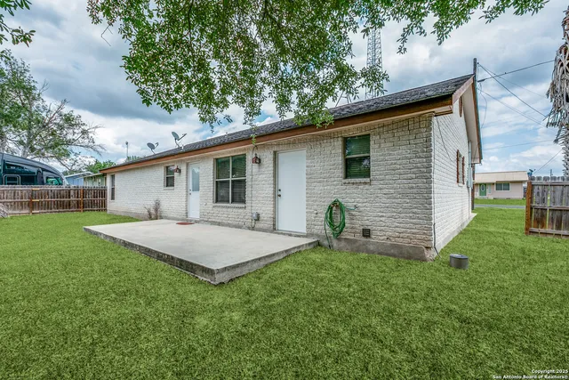$255,000 | 101 Sylvester Street, Poth, TX 78147