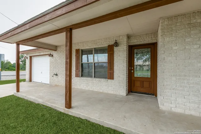 $255,000 | 101 Sylvester Street, Poth, TX 78147