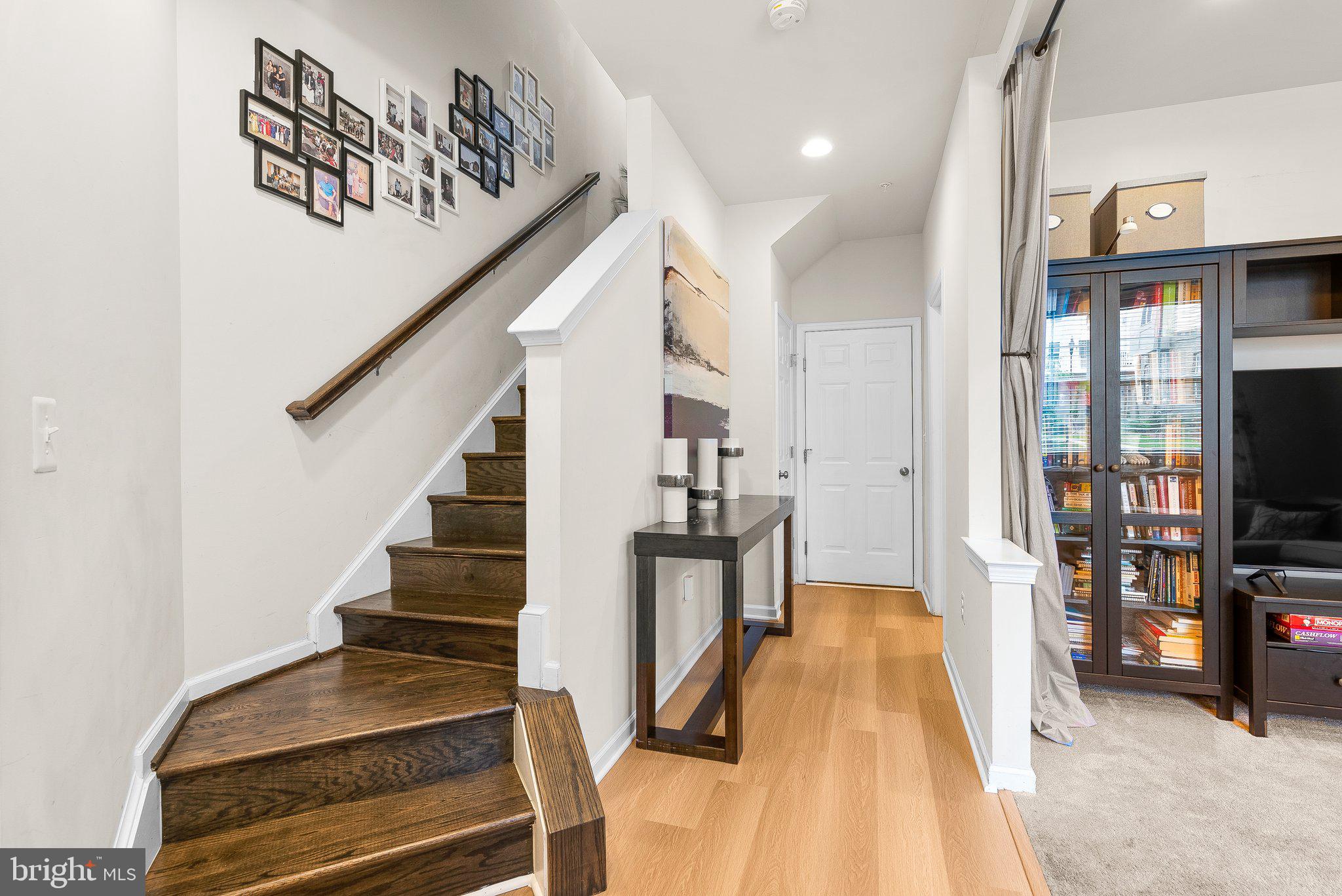 15718 Trolley Lane Silver Spring, MD 20906 - Photo 4 of 41 Front Foyer