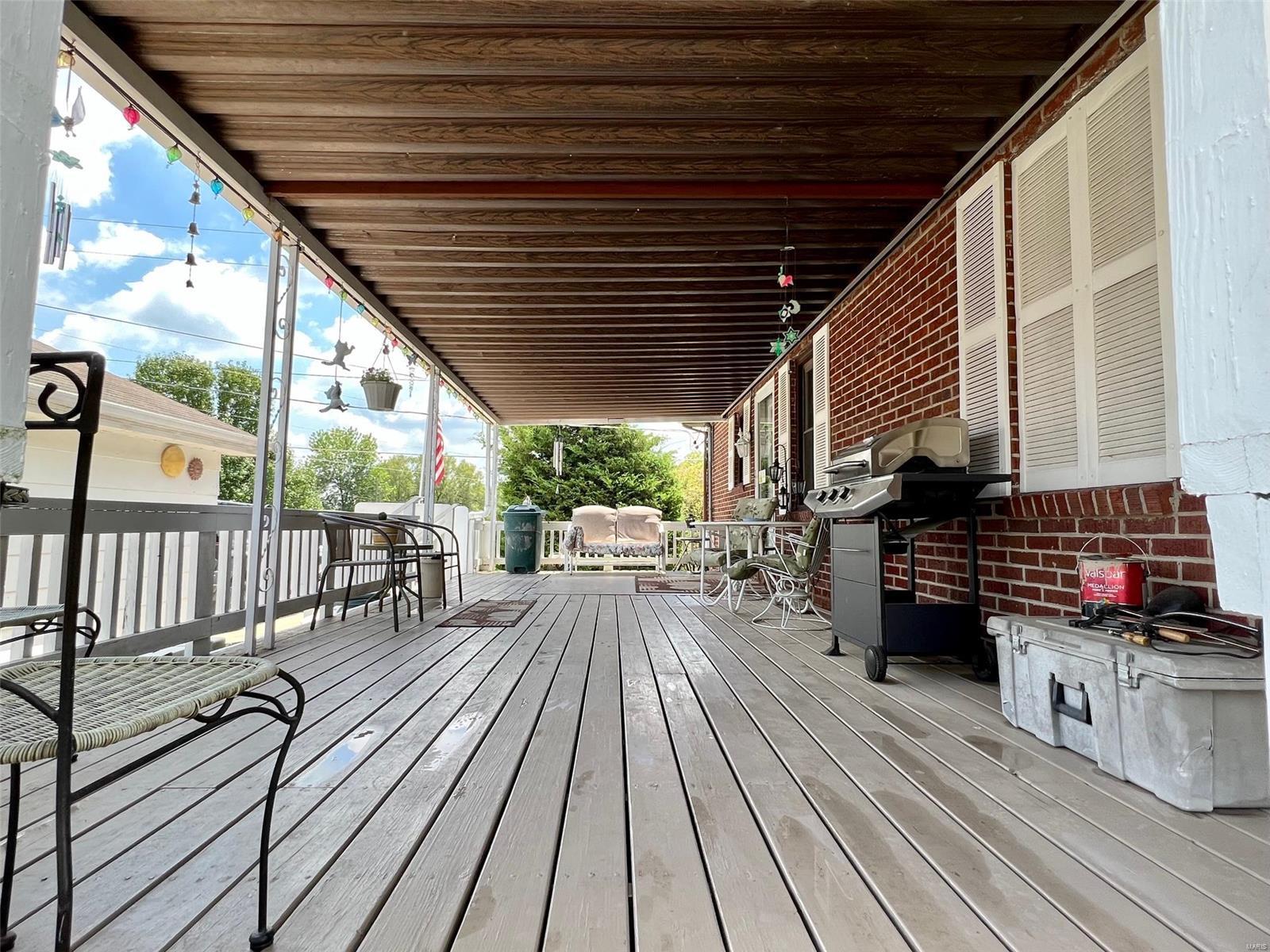 220 South Pine Street St. Elmo, IL 62458 - Photo 3 of 22