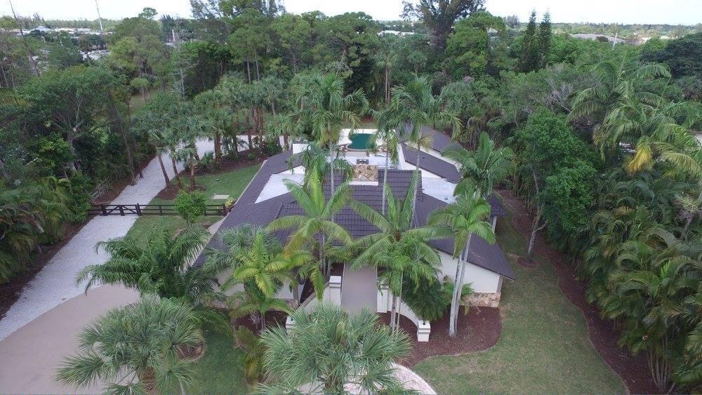 12677 Pineacre Lane Wellington, FL 33414 - Photo 35 of 38 an aerial view of multiple house
