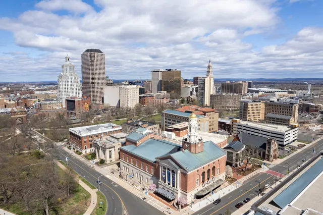 a picture of city view