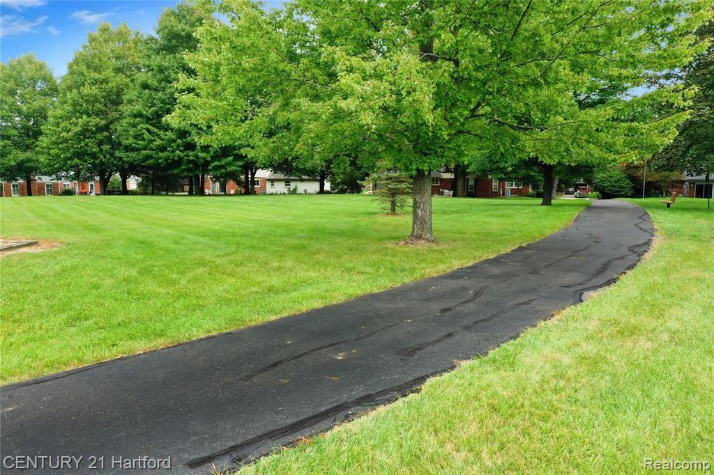 35767 Congress Road Farmington Hills, MI 48335 - Photo 9 of 42
