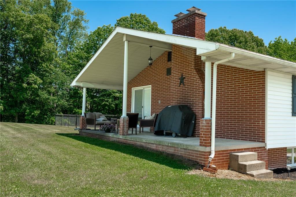 3935 Clarksburg Road Clarksburg, PA 15725 - Photo 8 of 41