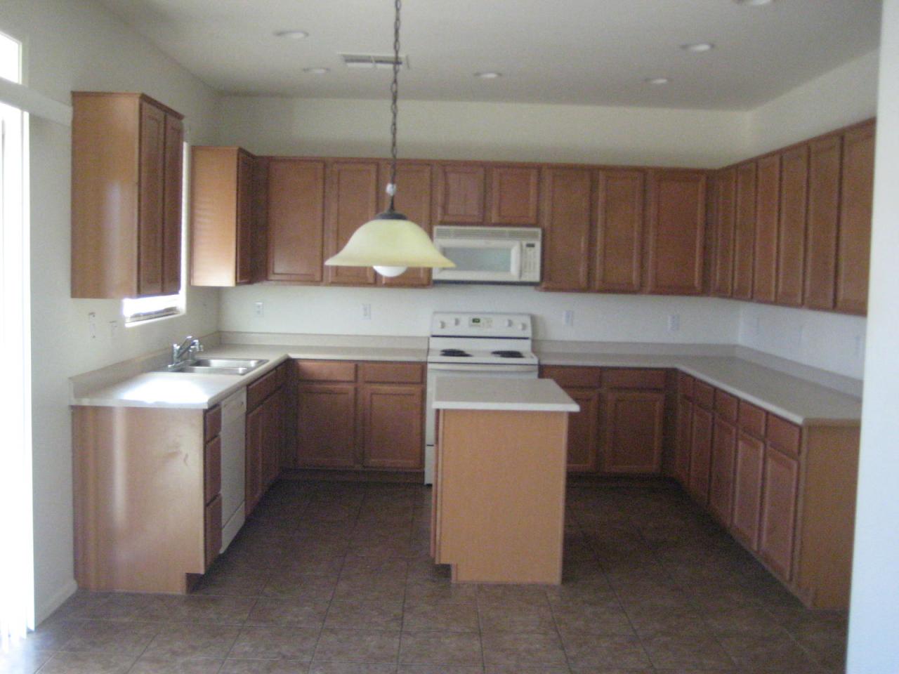 6829 West Maldonado Road Laveen, AZ 85339 - Photo 5 of 10 Kitchen