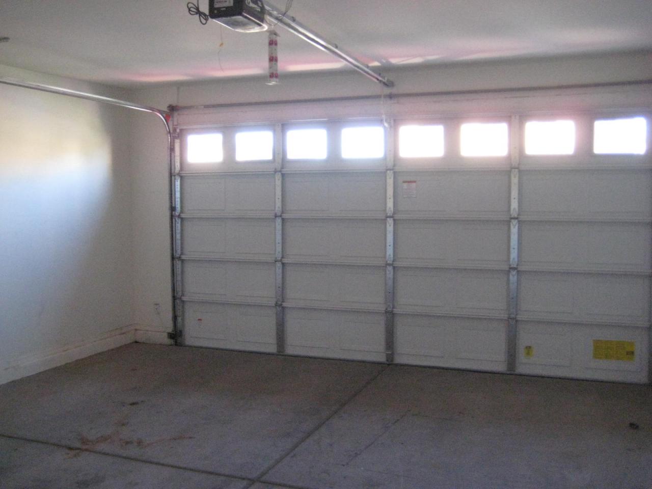 6829 West Maldonado Road Laveen, AZ 85339 - Photo 7 of 10 Garage