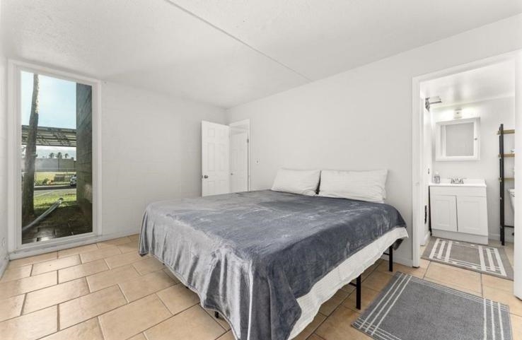111 Kahului Beach Road, Unit B112 Kahului, HI 96732 - Photo 8 of 15 a bedroom with a bed and a window