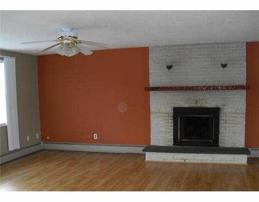 76 East Beardsworth Road Tiverton, RI 02878 - Photo 2 of 6 Living Room.