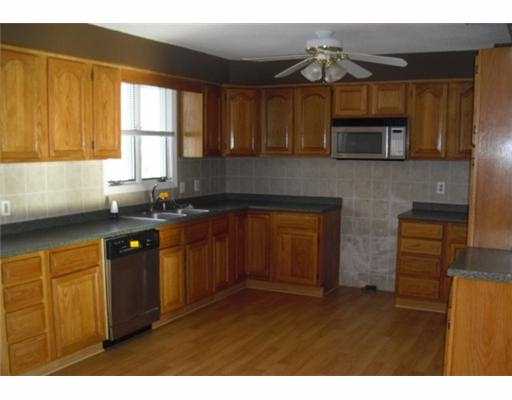 76 East Beardsworth Road Tiverton, RI 02878 - Photo 4 of 6 Kitchen.