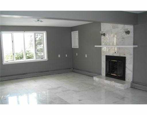 76 East Beardsworth Road Tiverton, RI 02878 - Photo 5 of 6 Den/Family/Great Room.