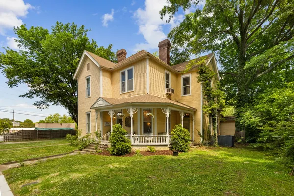 $374,500 | 617 Mulberry Avenue, Fayetteville, TN 37334