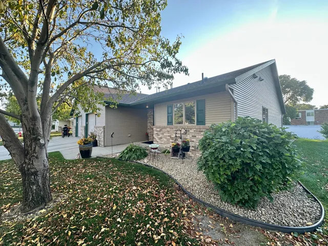 $195,000 | 304 Valley View Drive Southeast, Willmar, MN 56201