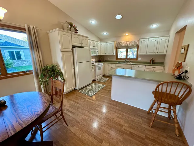 $195,000 | 304 Valley View Drive Southeast, Willmar, MN 56201