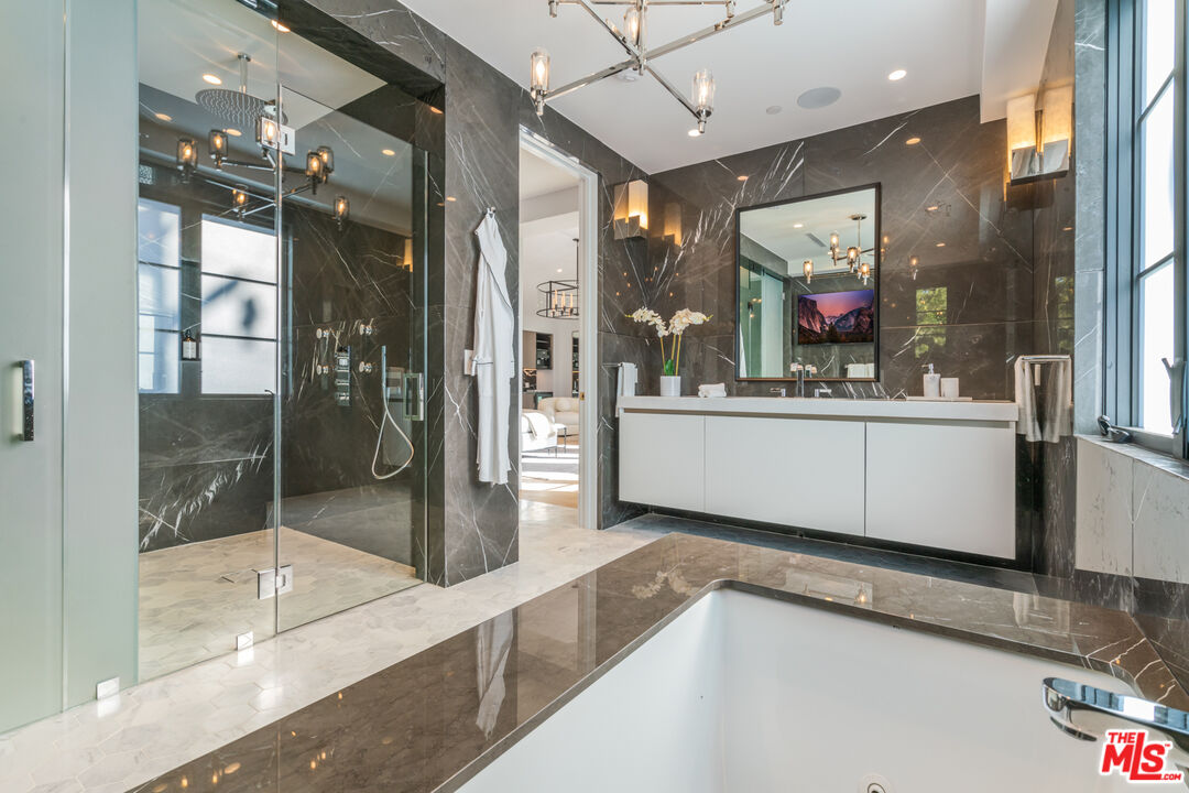 611 North Hillcrest Road Beverly Hills, CA 90210 - Photo 59 of 65