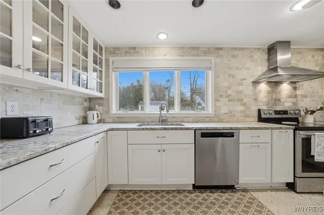 $300,000 | 4139 Wildwood Drive, Clarence, NY 14221