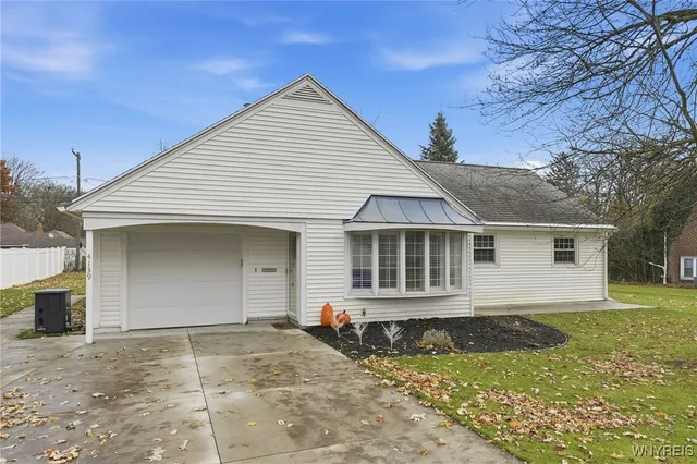 $300,000 | 4139 Wildwood Drive, Clarence, NY 14221