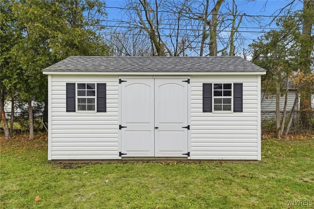 $300,000 | 4139 Wildwood Drive, Clarence, NY 14221