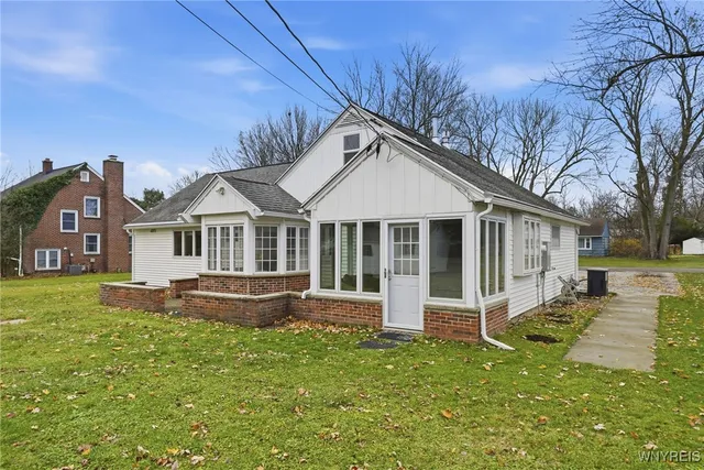 $300,000 | 4139 Wildwood Drive, Clarence, NY 14221