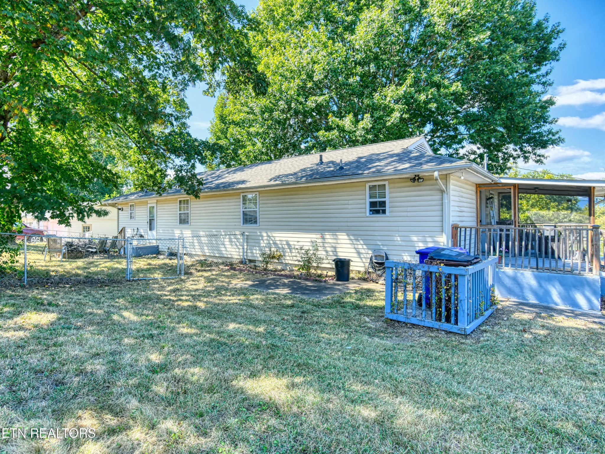 144 Manhattan Avenue Oak Ridge, TN 37830 - Photo 3 of 11 Gallery Image 3