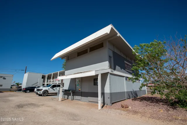 a view of house with car parked