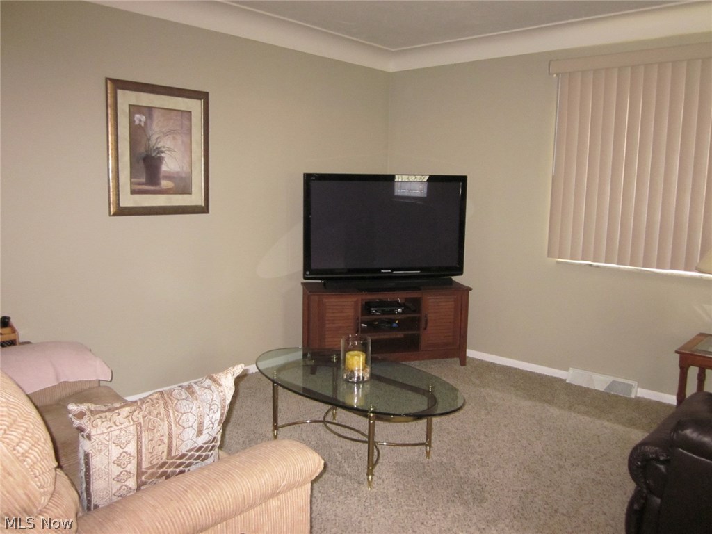 13587 Whitney Road Strongsville, OH 44136 - Photo 6 of 21 Living room of Apt A
