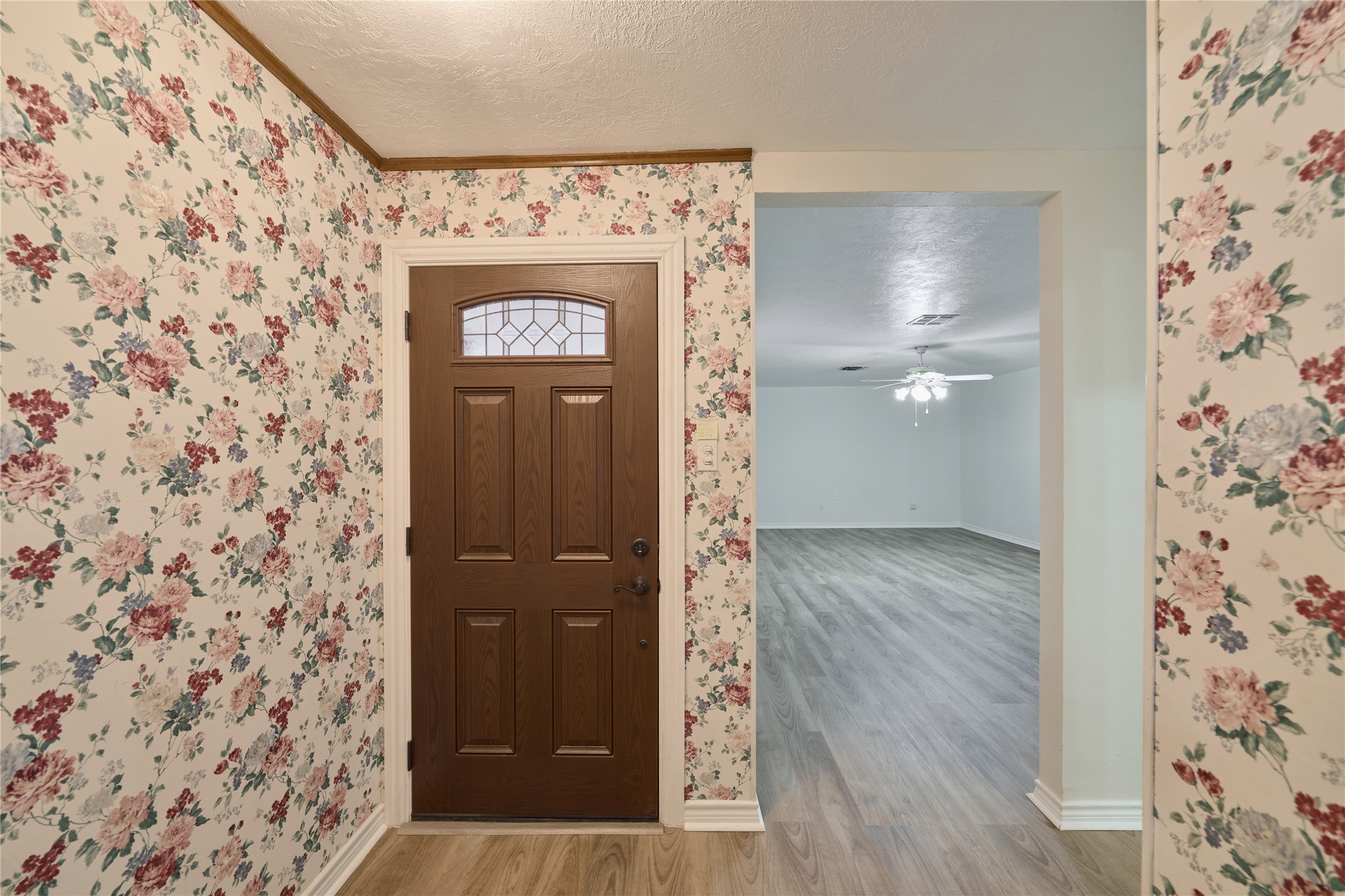 21807 Greengate Drive Spring, TX 77388 - Photo 11 of 44 Back in the entry looking into the massive family room.