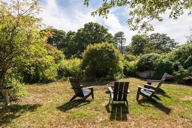 a bench sitting in middle of a yard