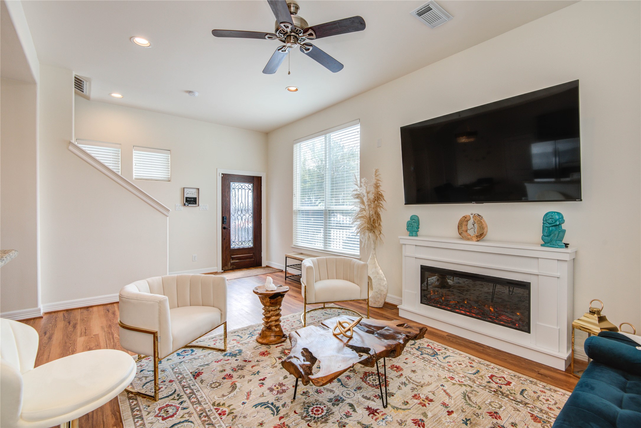 738 Link Road Houston, TX 77009 - Photo 3 of 20 1st Floor Living Space