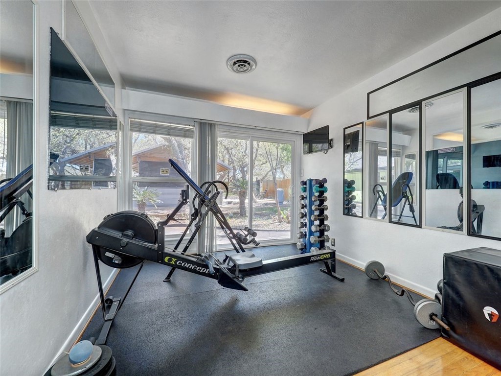 202 Sunset Ingleside, TX 78362 - Photo 24 of 40 a view of a room with gym equipment