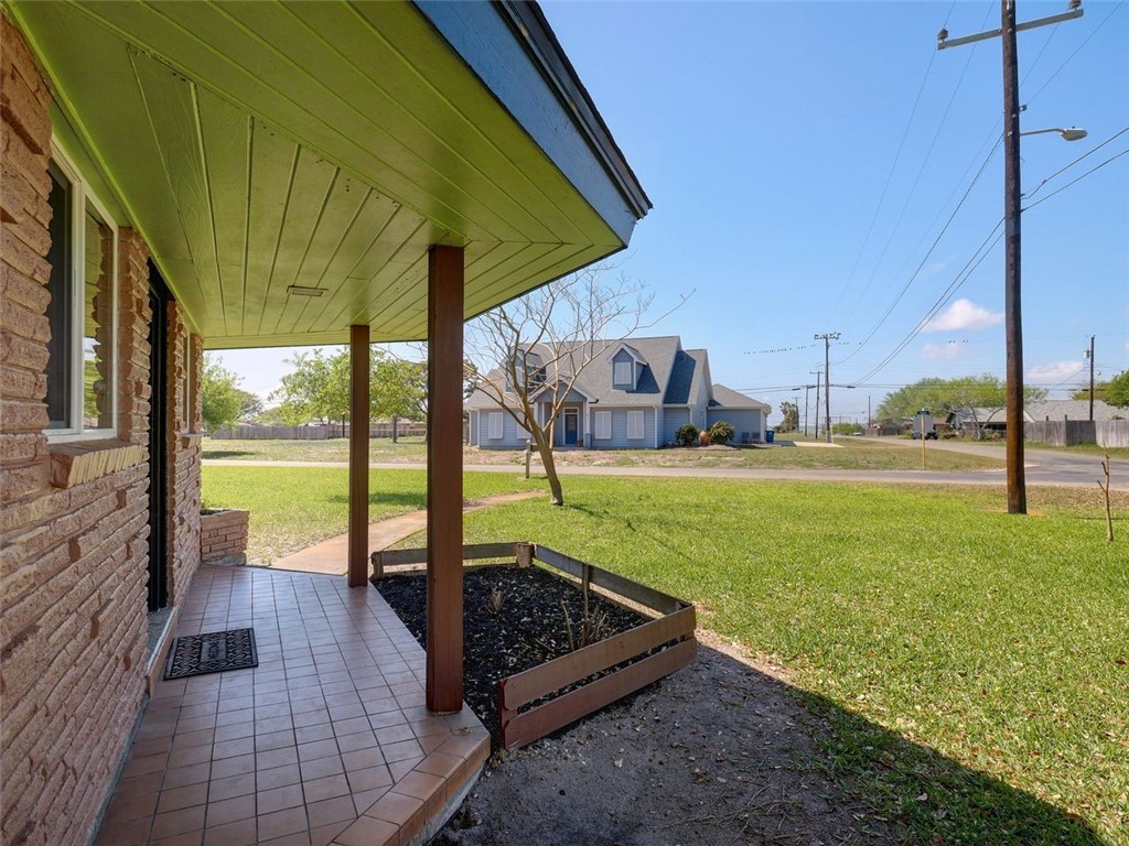 202 Sunset Ingleside, TX 78362 - Photo 27 of 40 a view of a street with sitting area