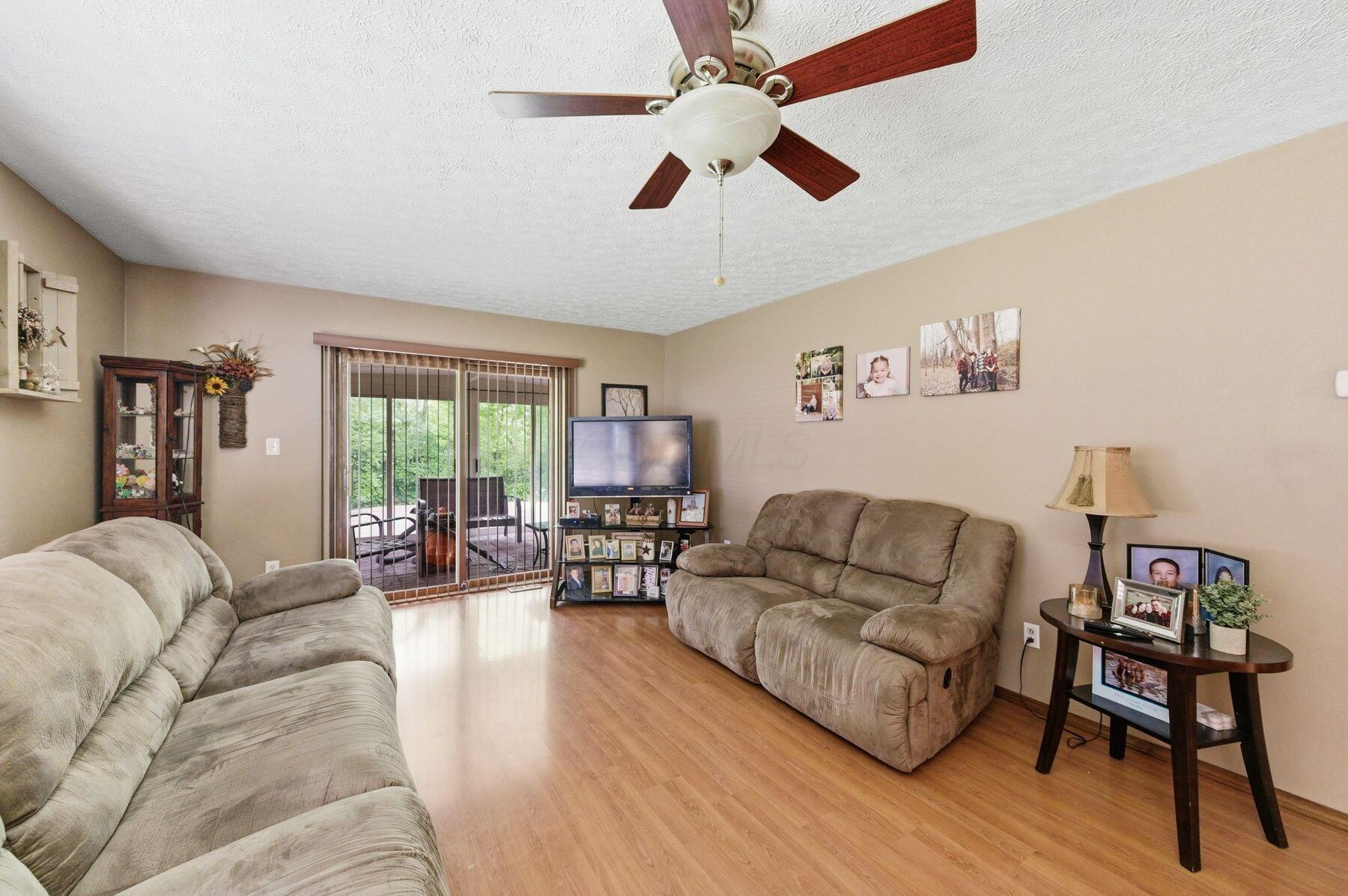 1691 Dyer Road Grove City, OH 43123 - Photo 32 of 108 living room