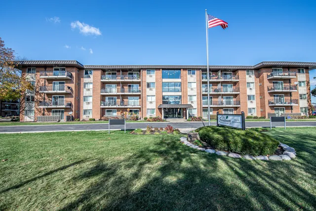 $1,600 | 2234 South Goebbert Road, Unit 320, Arlington Heights, IL 60005